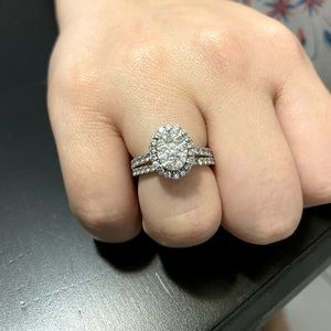 1 Ct oval genuine diamond.